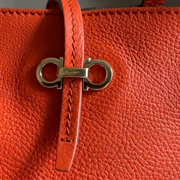 Salvatore Ferragamo mini tote bag. - Picture 5 of 7